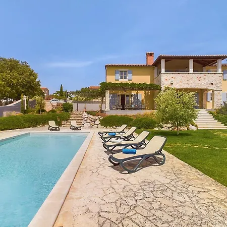 Villa Rustic Azzurra With Pool In Sv Lovrec *