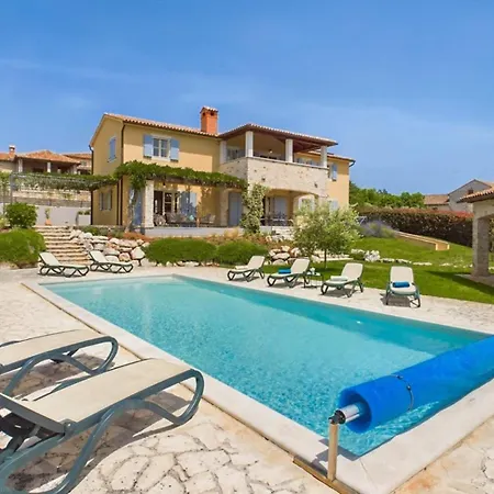 Vila Rustic Azzurra With Pool In Sv Lovrec *