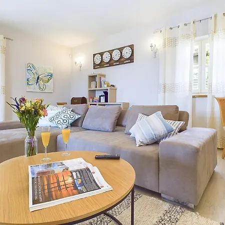 Rustic Azzurra With Pool In Sv Lovrec