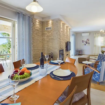 Rustic Azzurra With Pool In Sv Lovrec * Medaki
