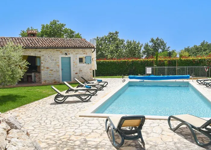 Rustic Azzurra With Pool In Sv Lovrec Vila *