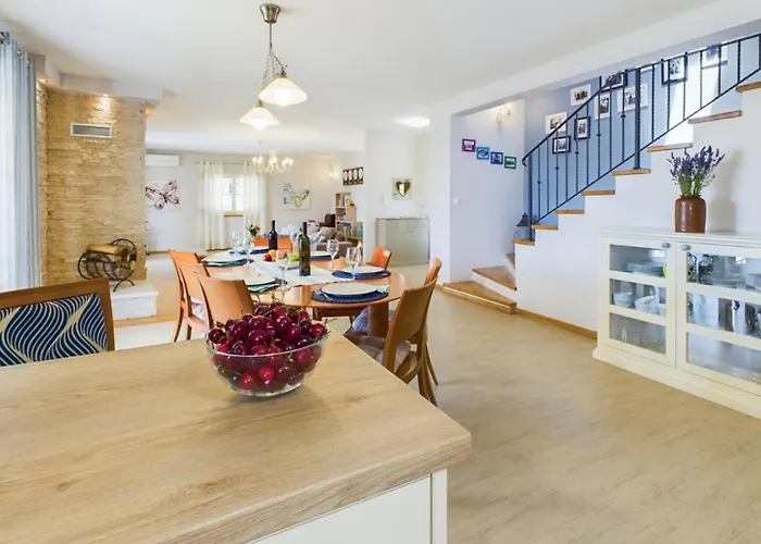 Rustic Azzurra With Pool In Sv Lovrec