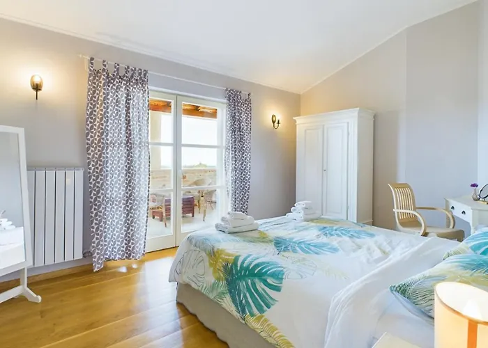 Rustic Azzurra With Pool In Sv Lovrec *