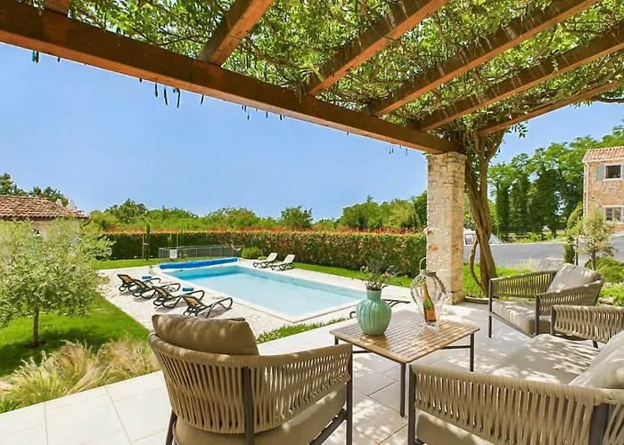 Rustic Azzurra With Pool In Sv Lovrec * Medaki