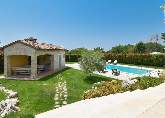 Rustic Azzurra With Pool In Sv Lovrec *