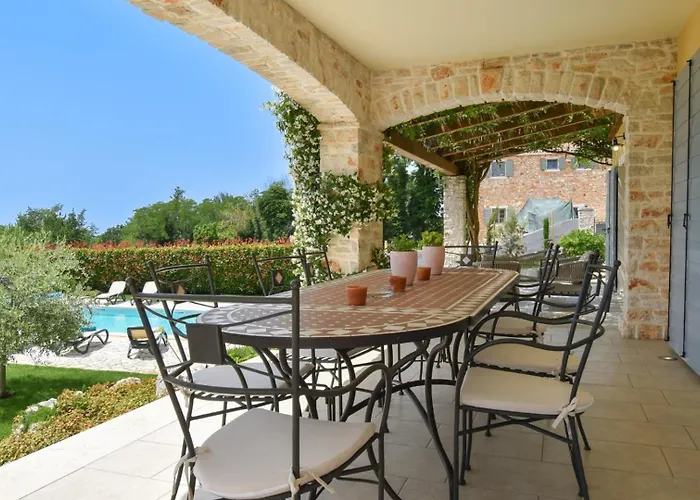 Villa Rustic Azzurra With Pool In Sv Lovrec Medaki