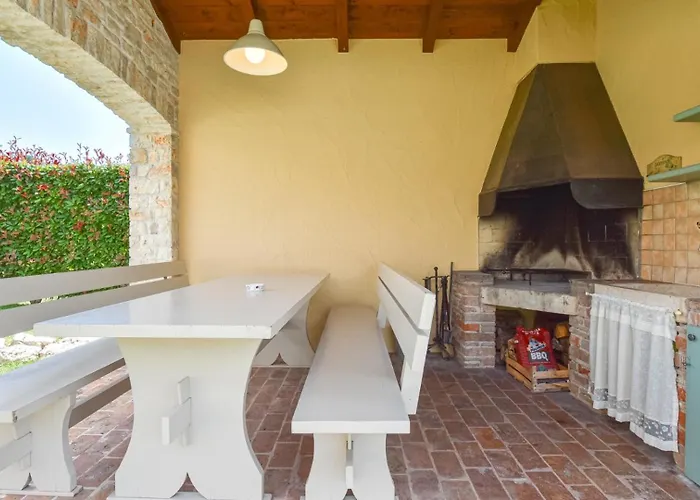 Rustic Azzurra With Pool In Sv Lovrec Medaki