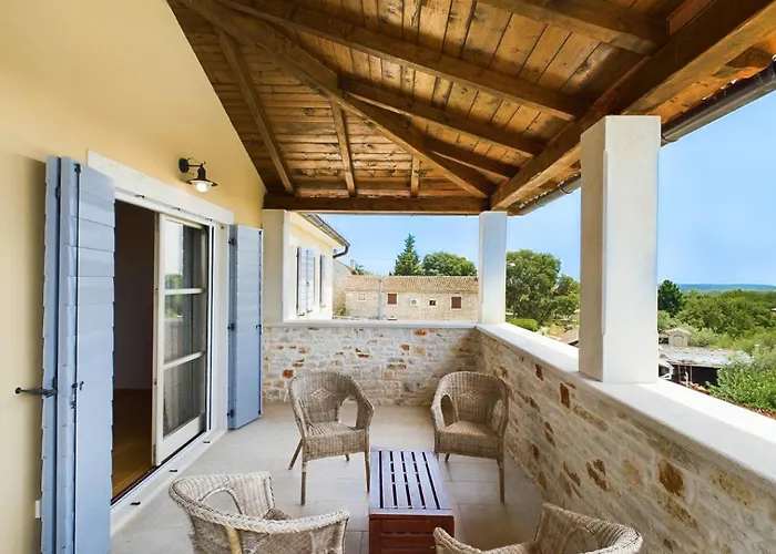 Rustic Azzurra With Pool In Sv Lovrec Medaki