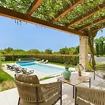 Rustic Azzurra With Pool In Sv Lovrec * Medaki