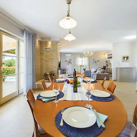 Willa Rustic Azzurra With Pool In Sv Lovrec *