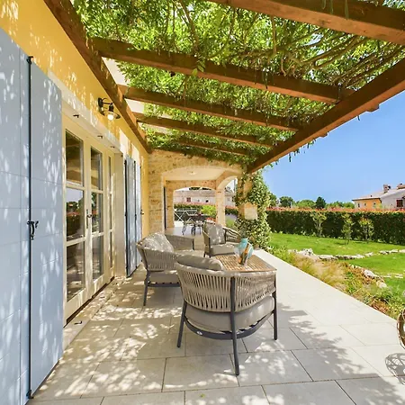 Rustic Azzurra With Pool In Sv Lovrec