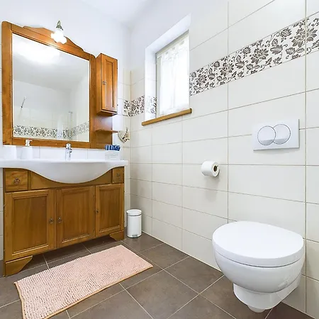 Villa Rustic Azzurra With Pool In Sv Lovrec *