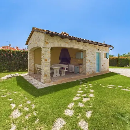 Villa Rustic Azzurra With Pool In Sv Lovrec