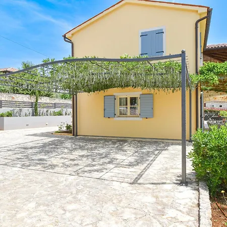 Rustic Azzurra With Pool In Sv Lovrec *