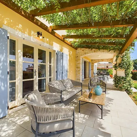 Rustic Azzurra With Pool In Sv Lovrec Villa
