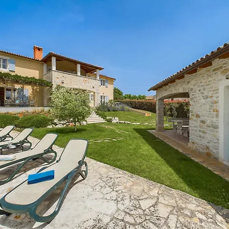 Rustic Azzurra With Pool In Sv Lovrec