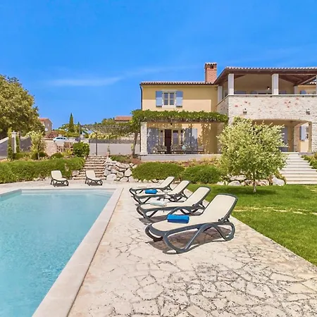 Villa Rustic Azzurra With Pool In Sv Lovrec