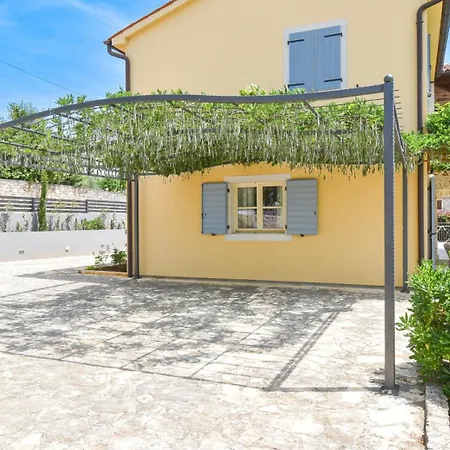 Rustic Azzurra With Pool In Sv Lovrec