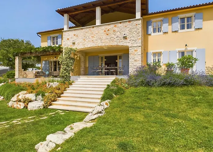 Rustic Azzurra With Pool In Sv Lovrec *