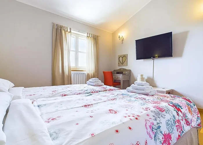 Rustic Azzurra With Pool In Sv Lovrec Medaki